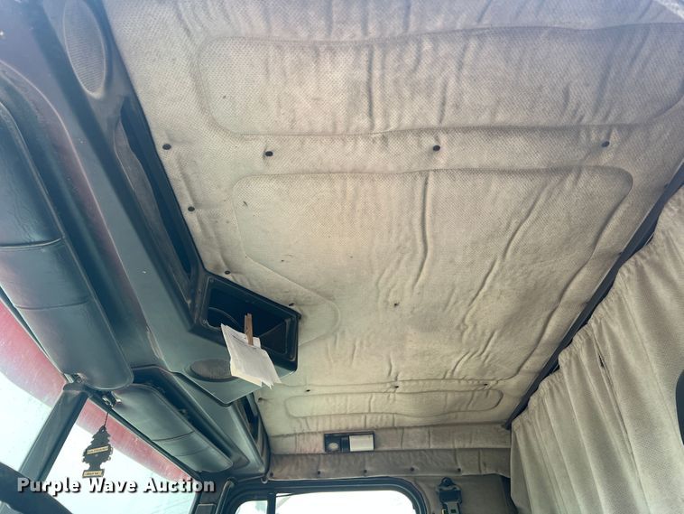 image for item MR9860 1999 Freightliner FLD  semi truck