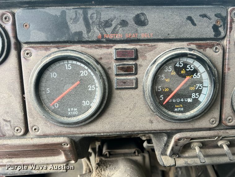 image for item MR9860 1999 Freightliner FLD  semi truck