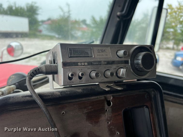 image for item MR9860 1999 Freightliner FLD  semi truck