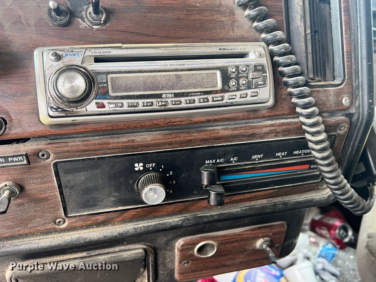 image for item MR9860 1999 Freightliner FLD  semi truck