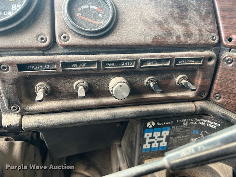 image for item MR9860 1999 Freightliner FLD  semi truck