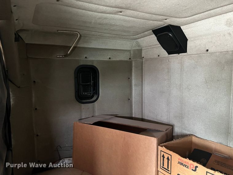 image for item MR9860 1999 Freightliner FLD  semi truck