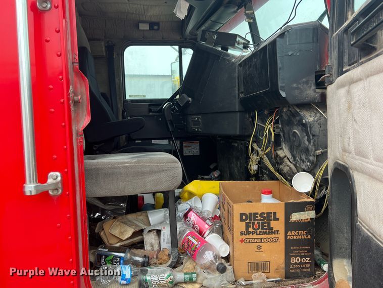 image for item MR9860 1999 Freightliner FLD  semi truck