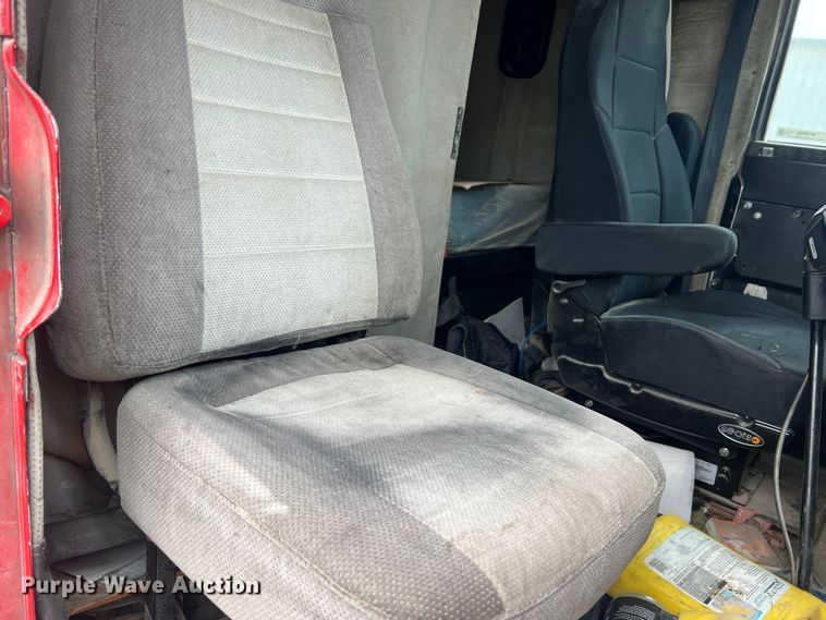 image for item MR9860 1999 Freightliner FLD  semi truck