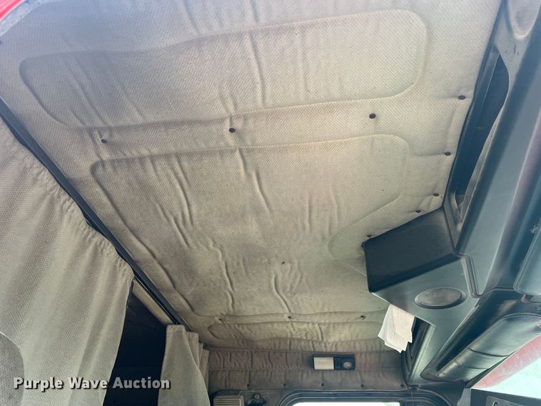 image for item MR9860 1999 Freightliner FLD  semi truck