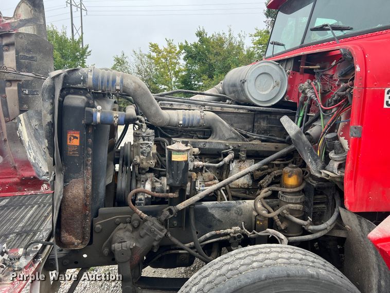 image for item MR9860 1999 Freightliner FLD  semi truck