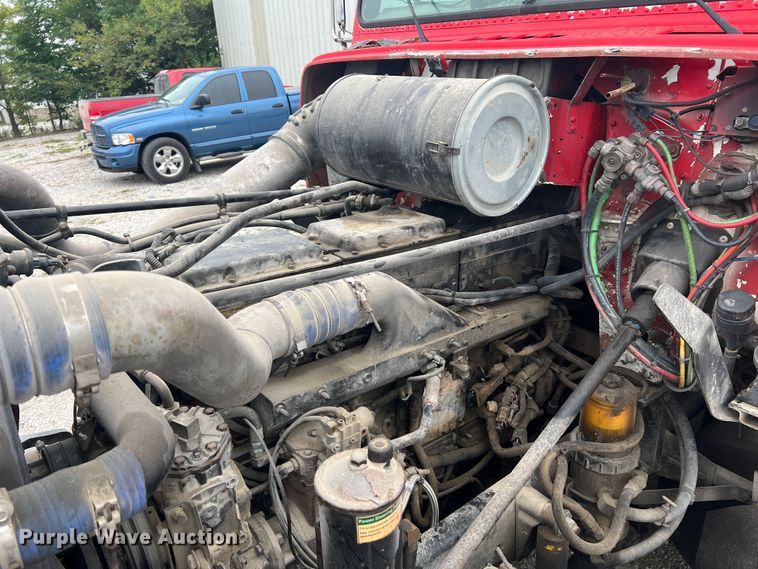 image for item MR9860 1999 Freightliner FLD  semi truck