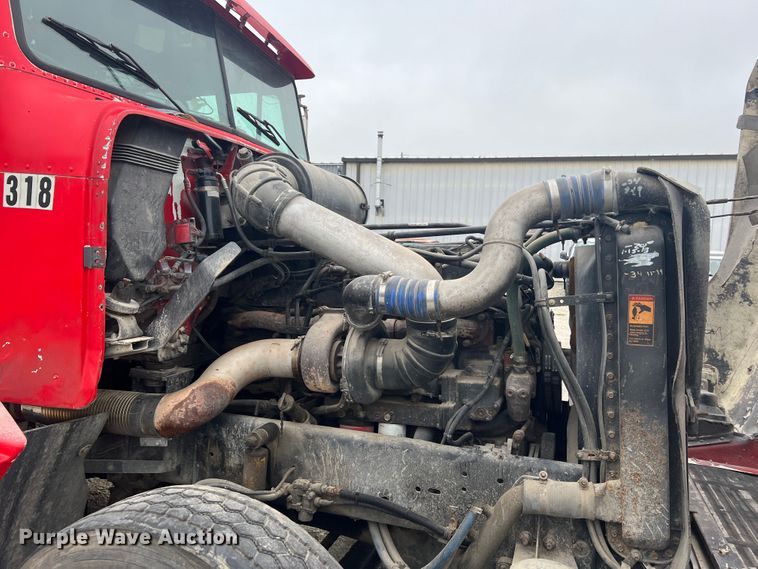 image for item MR9860 1999 Freightliner FLD  semi truck