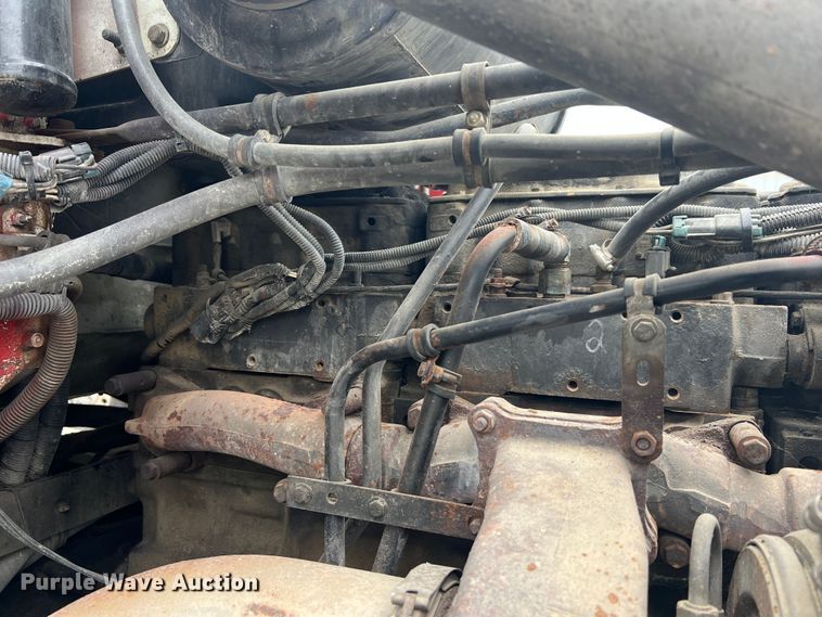 image for item MR9860 1999 Freightliner FLD  semi truck