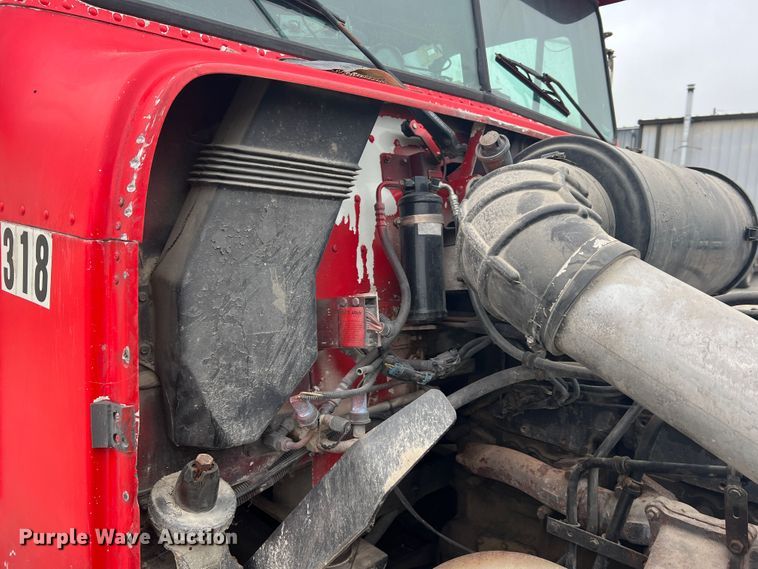 image for item MR9860 1999 Freightliner FLD  semi truck