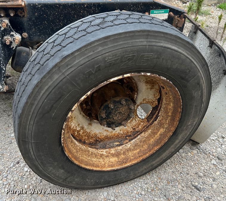 image for item MR9860 1999 Freightliner FLD  semi truck