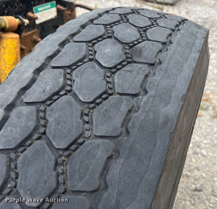 image for item MR9860 1999 Freightliner FLD  semi truck