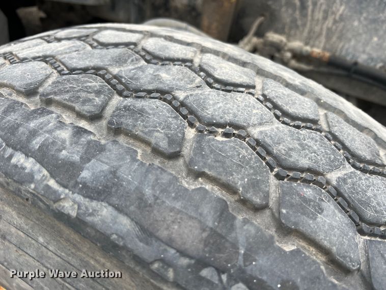 image for item MR9860 1999 Freightliner FLD  semi truck