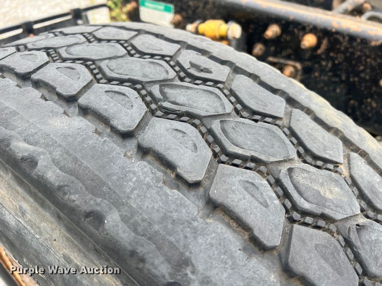 image for item MR9860 1999 Freightliner FLD  semi truck