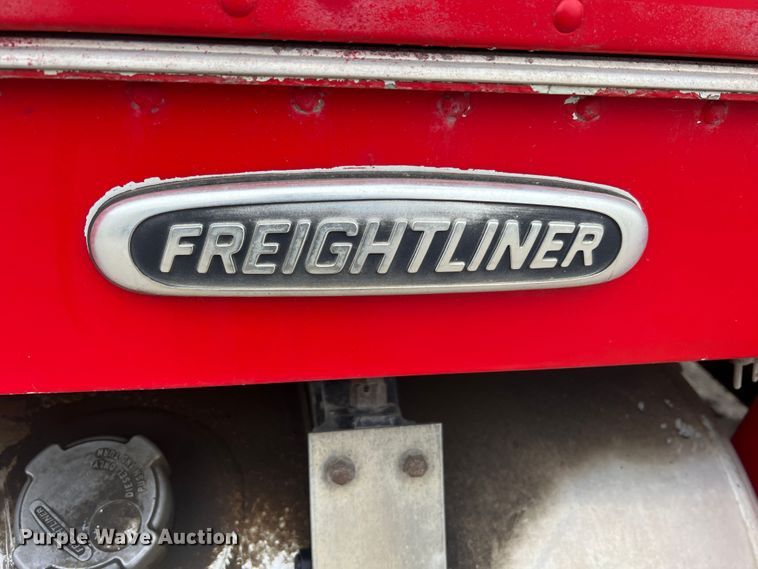 image for item MR9860 1999 Freightliner FLD  semi truck