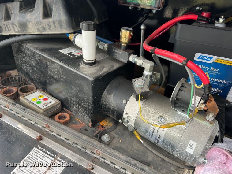 image for item MR9863 2021 Kaufman  car carrier