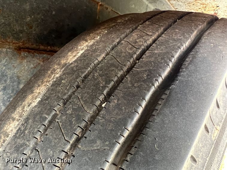 image for item MR9863 2021 Kaufman  car carrier