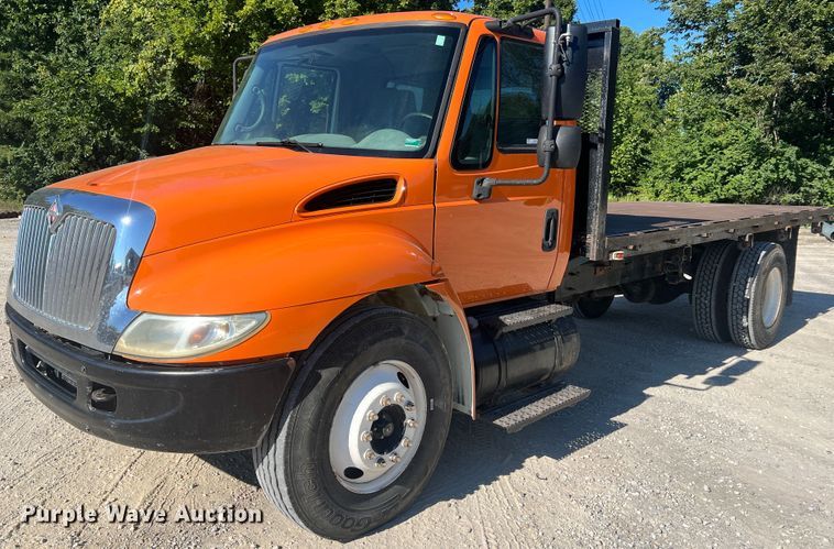 image for item MR9874 2003 International 4300  dump flatbed truck