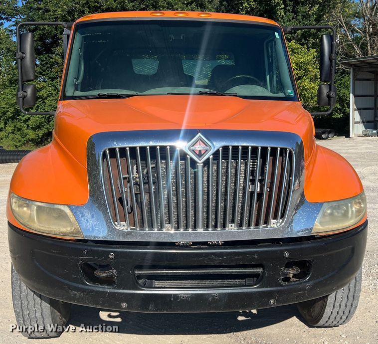 image for item MR9874 2003 International 4300  dump flatbed truck