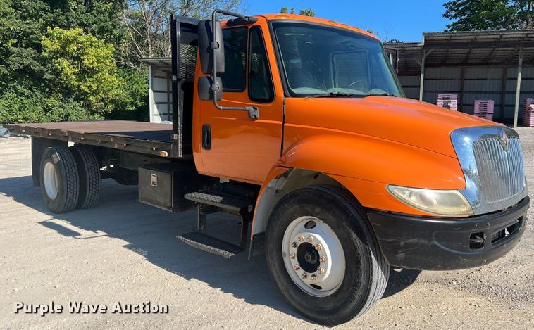 image for item MR9874 2003 International 4300  dump flatbed truck