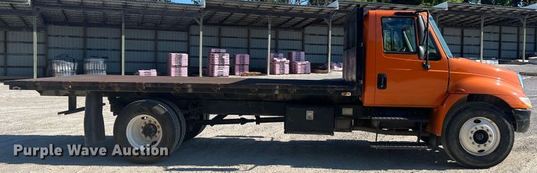 image for item MR9874 2003 International 4300  dump flatbed truck