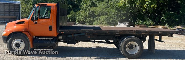 image for item MR9874 2003 International 4300  dump flatbed truck