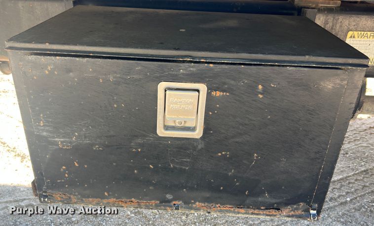 image for item MR9874 2003 International 4300  dump flatbed truck