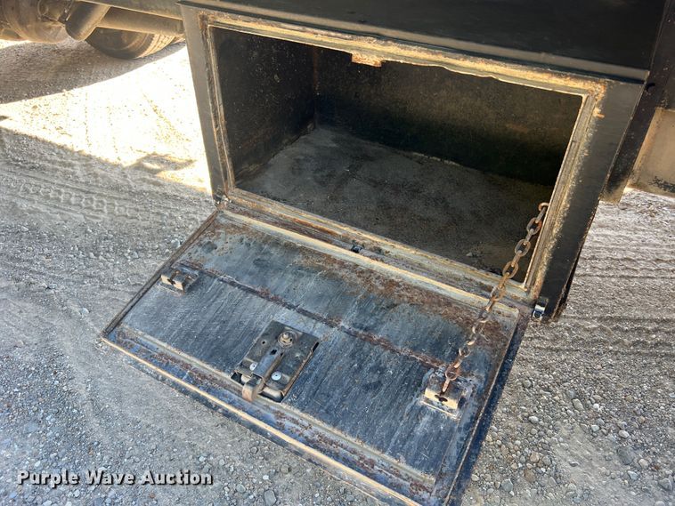 image for item MR9874 2003 International 4300  dump flatbed truck