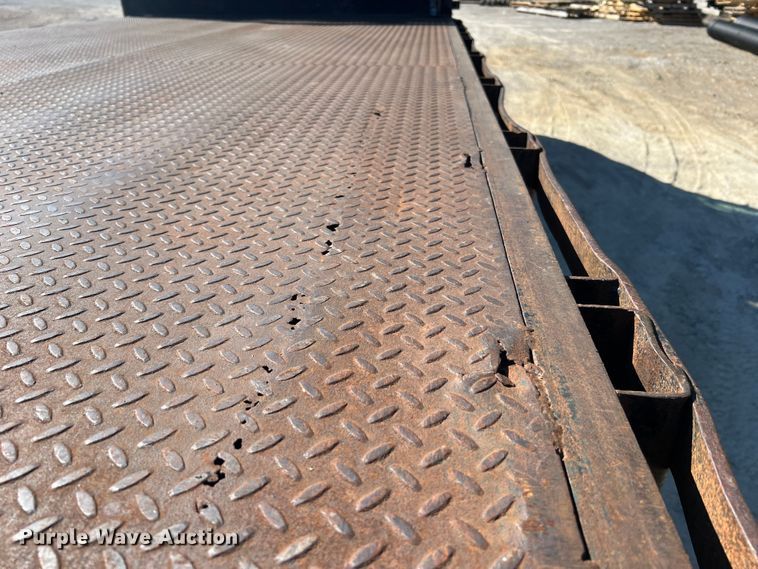 image for item MR9874 2003 International 4300  dump flatbed truck