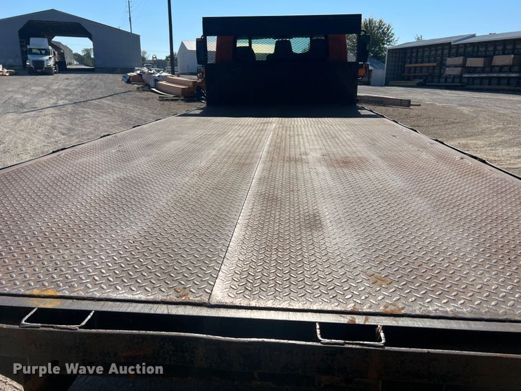 image for item MR9874 2003 International 4300  dump flatbed truck