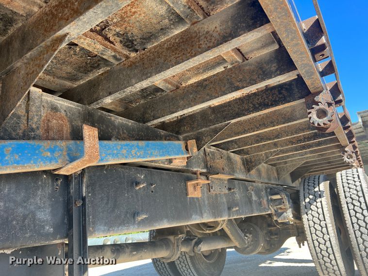 image for item MR9874 2003 International 4300  dump flatbed truck