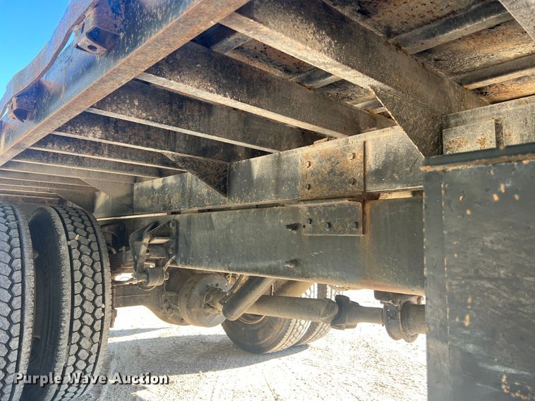 image for item MR9874 2003 International 4300  dump flatbed truck