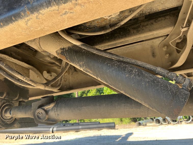 image for item MR9874 2003 International 4300  dump flatbed truck