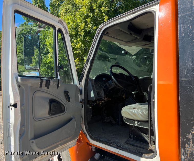 image for item MR9874 2003 International 4300  dump flatbed truck