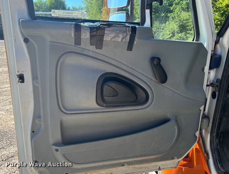 image for item MR9874 2003 International 4300  dump flatbed truck