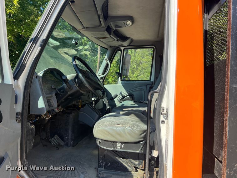 image for item MR9874 2003 International 4300  dump flatbed truck