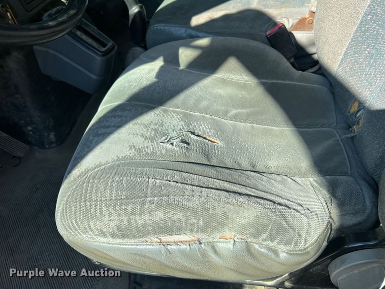 image for item MR9874 2003 International 4300  dump flatbed truck