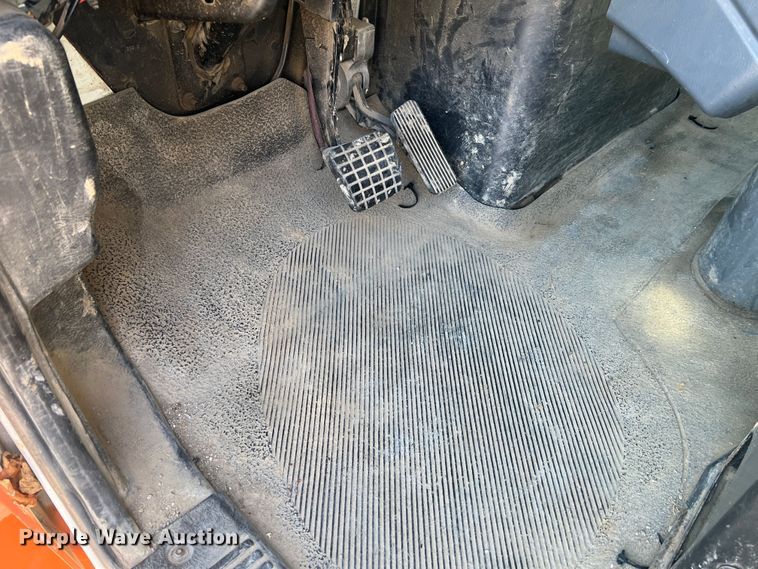 image for item MR9874 2003 International 4300  dump flatbed truck