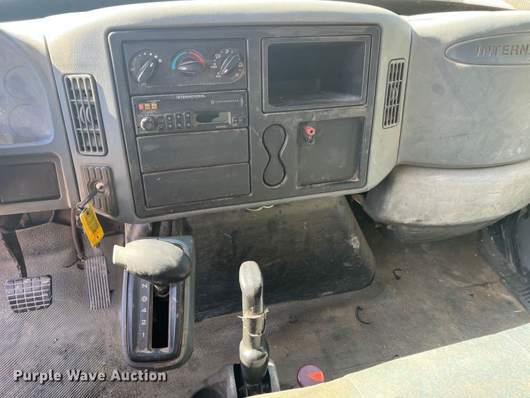 image for item MR9874 2003 International 4300  dump flatbed truck