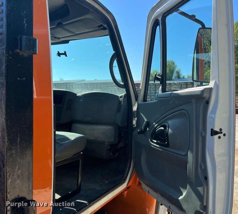 image for item MR9874 2003 International 4300  dump flatbed truck