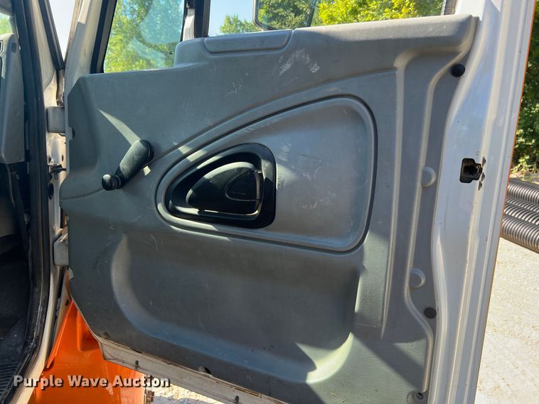 image for item MR9874 2003 International 4300  dump flatbed truck