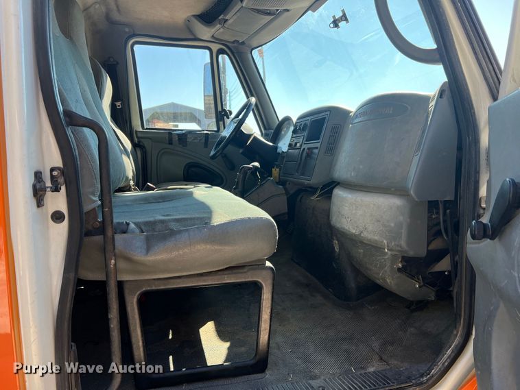 image for item MR9874 2003 International 4300  dump flatbed truck