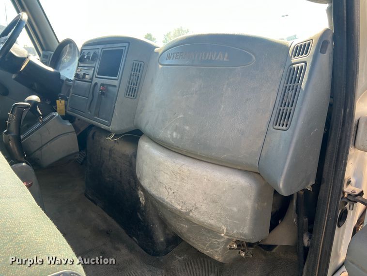 image for item MR9874 2003 International 4300  dump flatbed truck