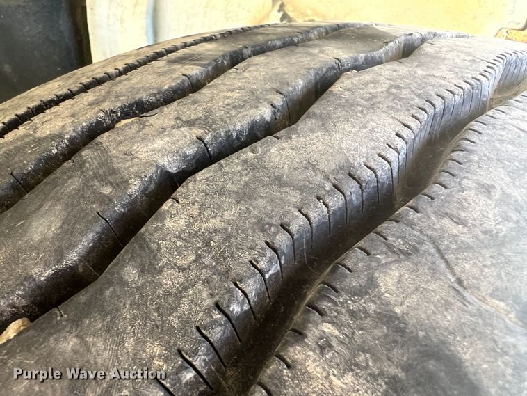 image for item MR9874 2003 International 4300  dump flatbed truck