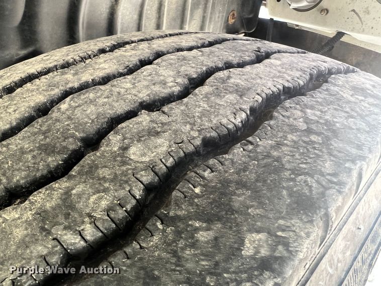 image for item MR9874 2003 International 4300  dump flatbed truck