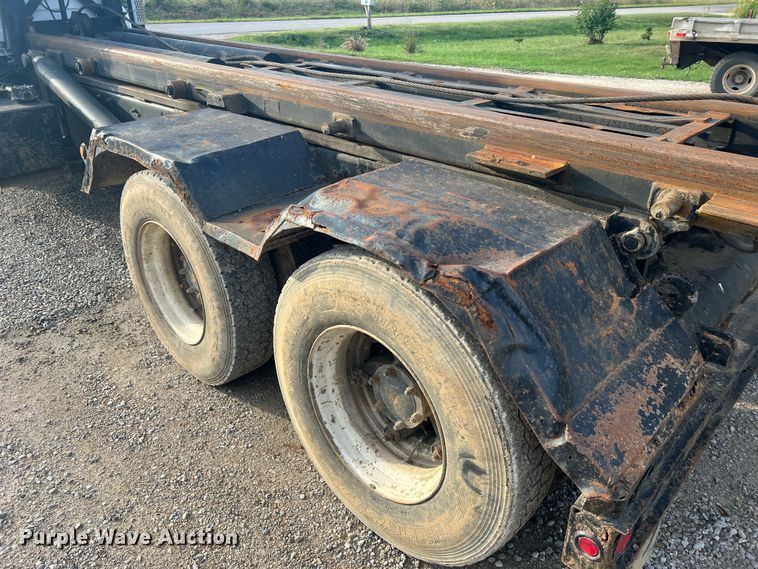 image for item MR9891 2000 Mack DM690S  roll-off container truck