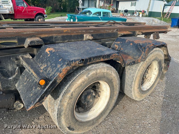 image for item MR9891 2000 Mack DM690S  roll-off container truck