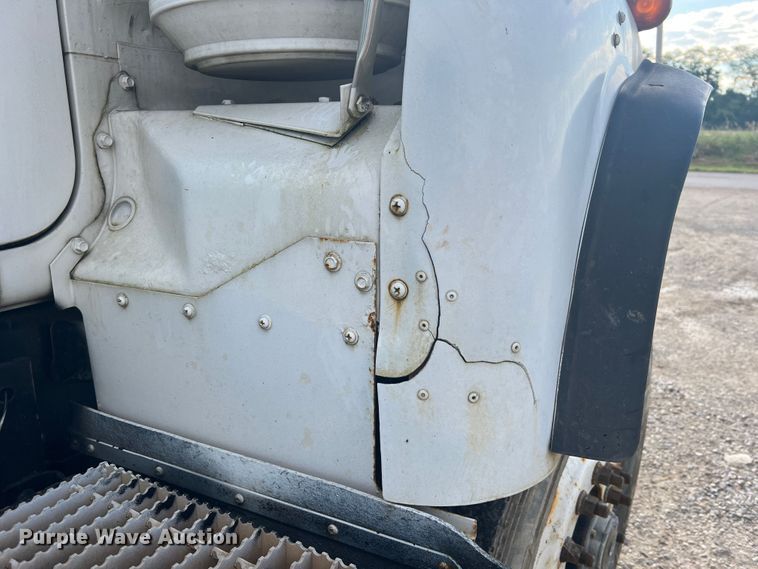 image for item MR9891 2000 Mack DM690S  roll-off container truck