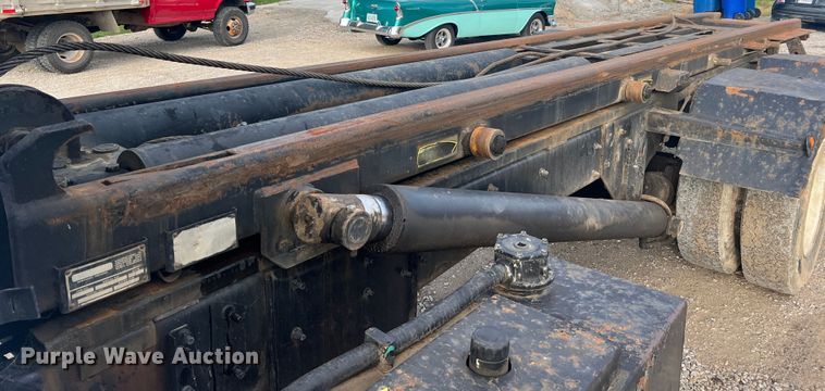 image for item MR9891 2000 Mack DM690S  roll-off container truck