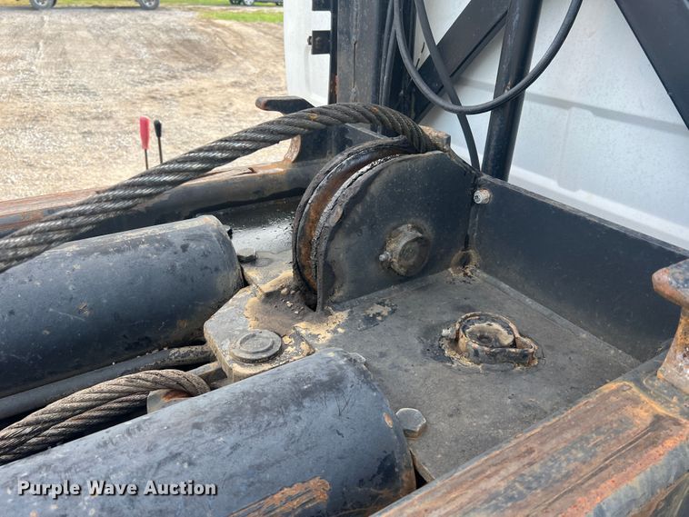 image for item MR9891 2000 Mack DM690S  roll-off container truck